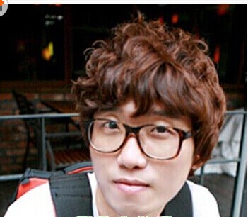 最新流行韩版男生发型 看起来特别的帅气