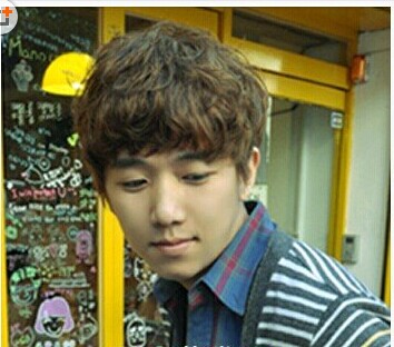 最新流行韩版男生发型 看起来特别的帅气