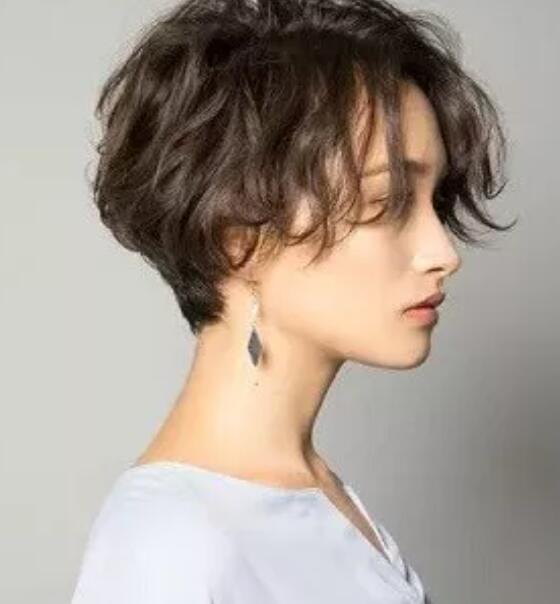 女款短发型2021图片,女生最流行的发型之一