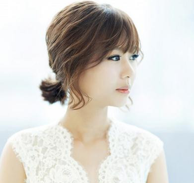 新娘头饰如何选择？韩式新娘发型做最动人的公主