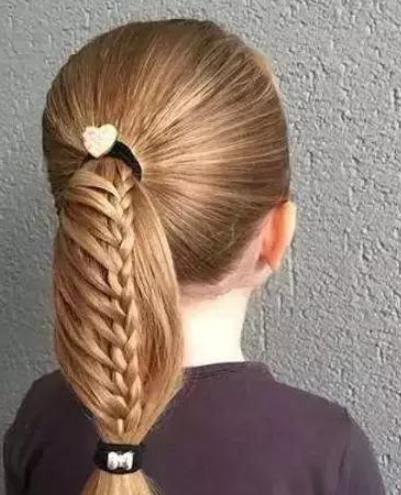 小女孩简单的发型扎法，10款给女儿扎头发图片
