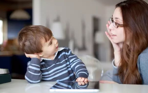 怎么教宝宝早叫爸爸妈妈 什么样的家庭会影响宝宝的语言能力