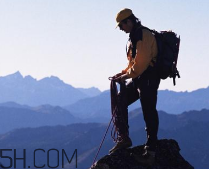 登山鞋什么牌子好？登山鞋与徒步鞋的区别