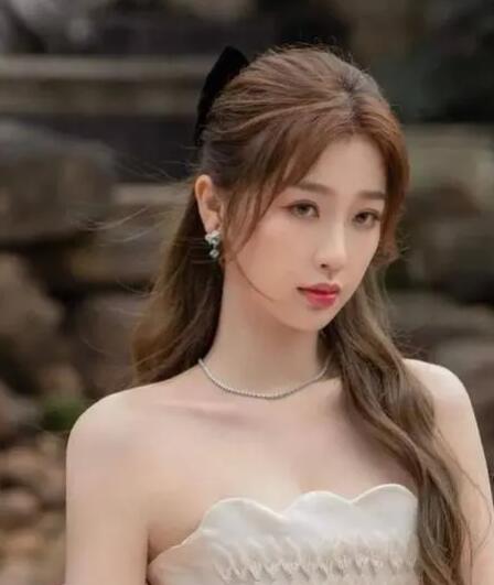 刘海发型女2021年新款,打造纯情甜美的淑女范