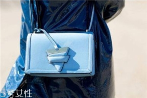 loewe是几线品牌？时尚界的it bag