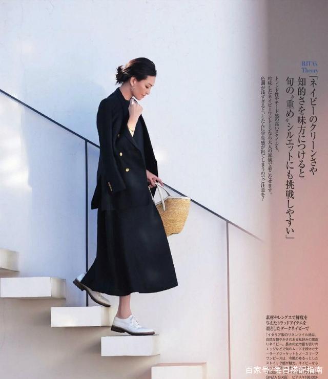 女人过了40岁，穿得简单更显优雅！学学“日系风”穿搭，高级减龄！