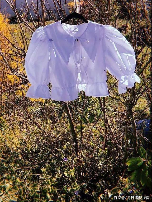 2021入秋的第一件衬衫就选“它”，照着穿优雅高贵显气质！