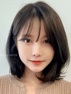 中短发发型女图片2022韩版  冬季百搭发型之一
