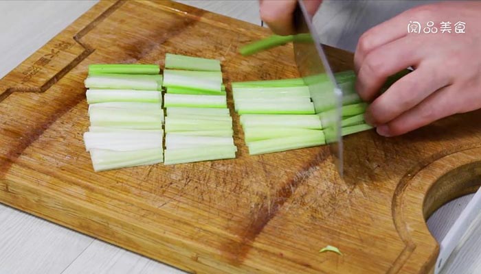 炒肉芹菜笋丝的做法 炒肉芹菜笋丝 