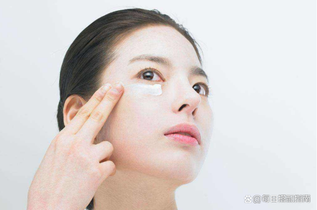 眼周皮肤要怎么保养？建议女人：预防眼周老化松弛，这几点要做好！