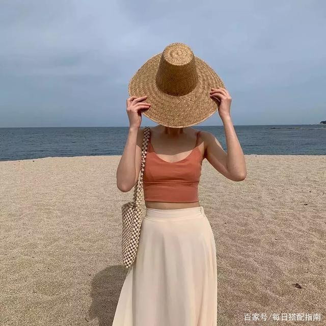 收起你的裤子吧！今夏流行：“短上衣+半身裙”，时髦显瘦显气质！