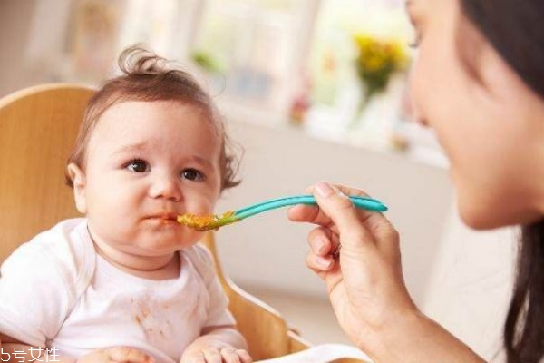 宝宝肚子鼓鼓的怎么回事 预防宝宝肚子胀气的小方法