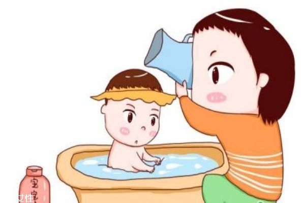 宝宝洗澡耳朵进水怎么办 家长不要着急