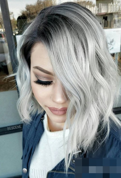女生染出的银灰色头发图片 小仙女的卷头发造型图片