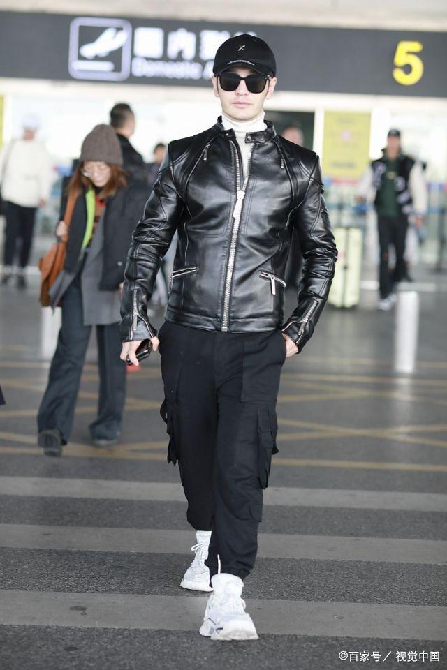 42岁黄晓明身穿皮夹克造型，看起来像24岁，这样能快速打造出个性潮流的造型