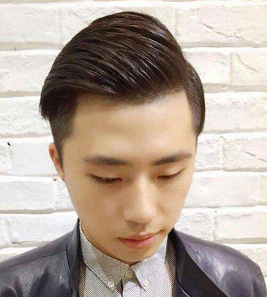 男生刘海撩起来的发型 撩在耳朵后面的短发