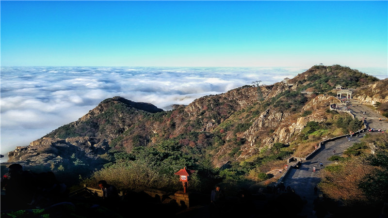 一览众山小是什么山 