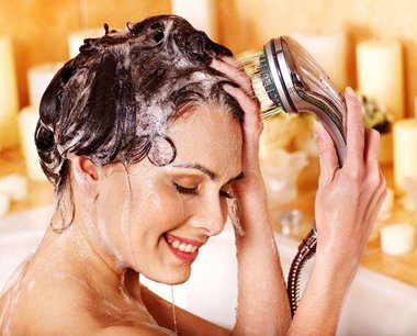 女生头发分叉用什么护发素 头发分叉女生使用护发素方法