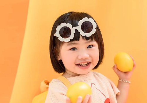 小女孩齐刘海波波头秋季正流行 女童甜美可爱短发设计献给4岁小萝莉