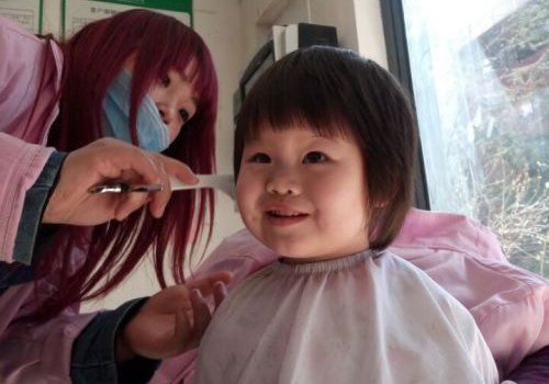 2岁女宝宝短发能养发又能变好看 小女孩短发发型剪出讨喜模样
