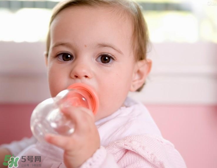 要上班了宝宝吃母乳怎么办？要上班了宝宝不吃奶瓶怎么办？