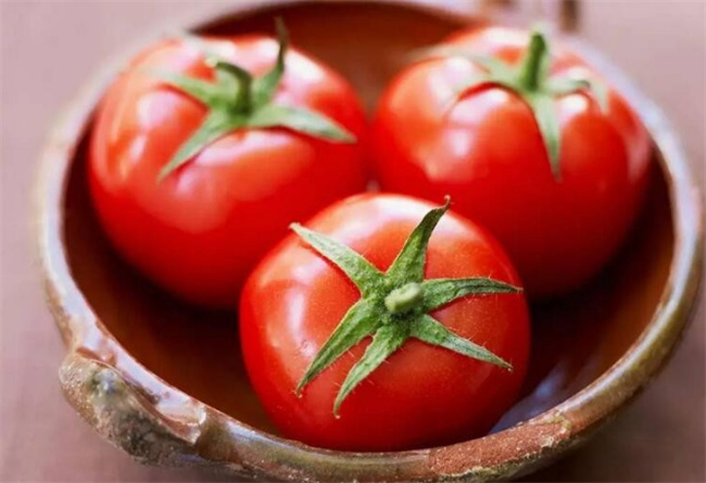 西红柿为什么很红却很硬 西红柿很红很硬的原因 