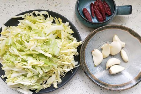 卷心菜怎么做好吃？清炒包菜的家常做法