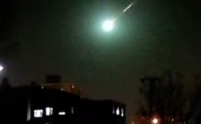 ​超级火流星划过北京夜空 这一幕有多惊艳？ 