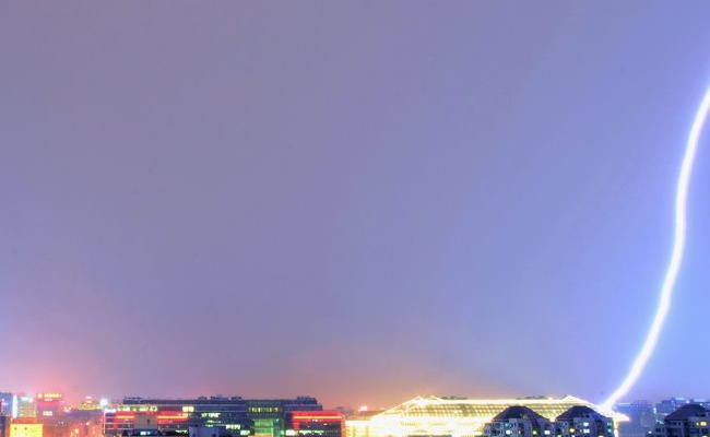 ​超级火流星划过北京夜空 这一幕有多惊艳？ 