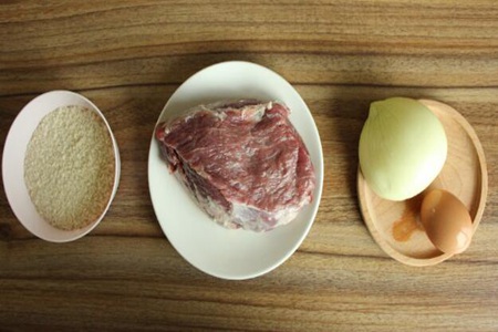 牛肉汉堡怎么做简单又好吃？牛肉汉堡的做法和配料的做法