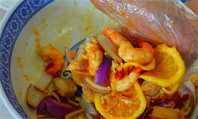 大虾怎么做才好吃 教你这样做柠檬虾 酸辣开胃 好吃又解馋 