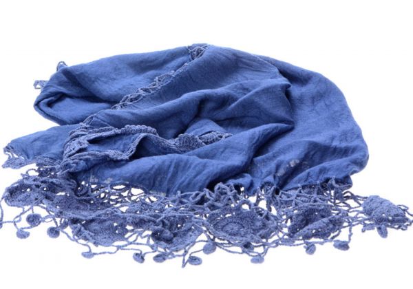 什么颜色的围巾适合搭配蓝色大衣 围巾如何搭配大衣 