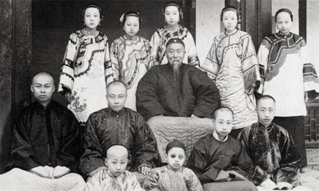 1888年，李鸿章将22岁的女儿嫁给老大臣，二人后代如今家喻户晓 
