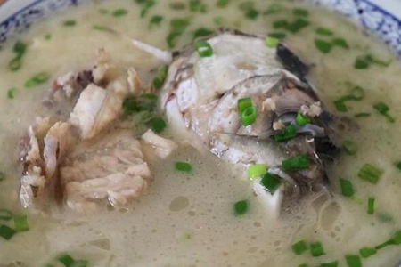 鱼头汤怎么做又浓又白？鱼头汤的做法最正宗的做法