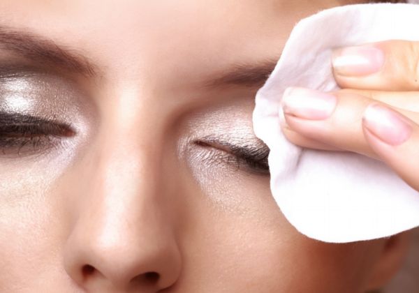 双眼皮胶水怎么洗 双眼皮胶水的卸除方法