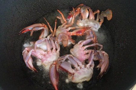 如何做香辣螃蟹好吃又简单？家常简单爆炒螃蟹的做法