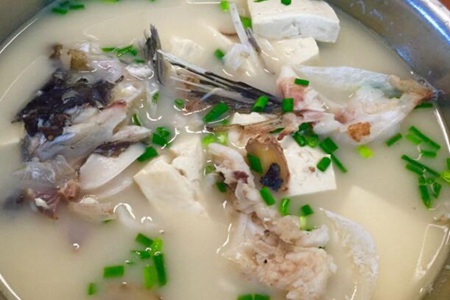 鱼头豆腐汤怎么做又浓又白？鱼头豆腐汤的做法
