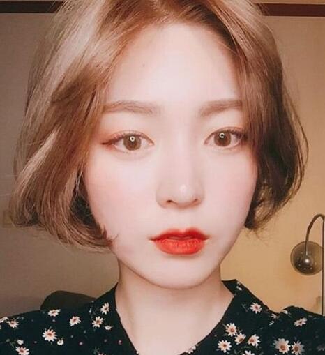2023流行发型长脸女生韩式短发