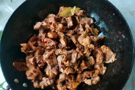 红烧牛肉的做法，家常红烧牛肉的简易做法