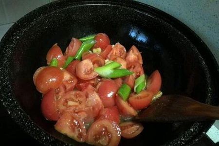 西红柿炖牛腩的做法，西红柿炖牛腩的做法家常做法窍门