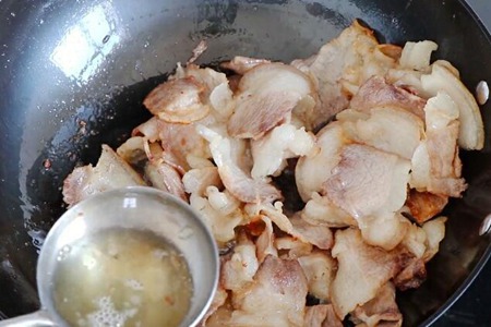 回锅肉的家常做法，这道正宗回锅肉的做法步骤