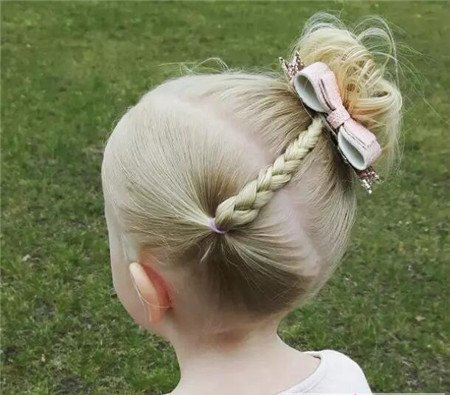 3-12小女孩发型绑扎方法，可爱萝莉范儿十足！