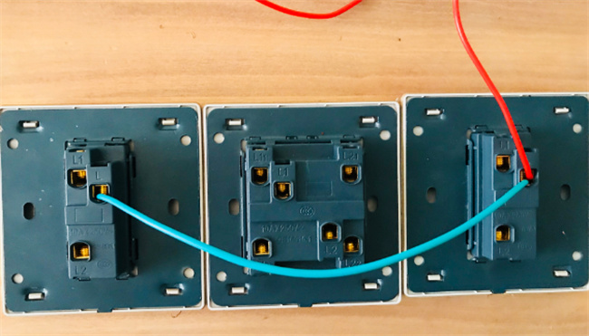 两控两灯开关如何接线 3个孔如何接线 