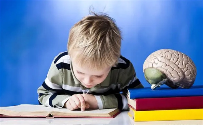 这4种教育行为 降低孩子的智商 家长越早知道孩子越早受益 