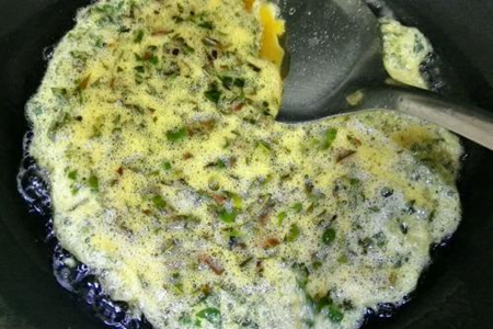 香椿炒鸡蛋的家常做法，香椿炒鸡蛋口味独特味道鲜美