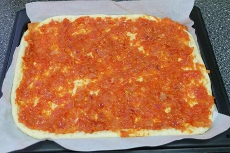 披萨怎么做家庭做法，这款香肠杂蔬披萨的做法好吃实惠