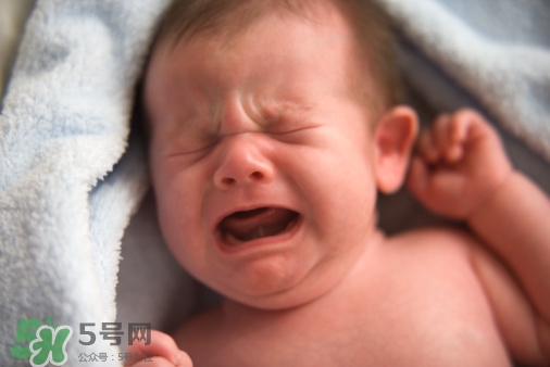 宝宝惊厥是什么症状？如何区别宝宝惊厥和惊跳？
