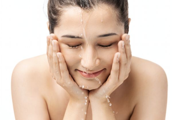 油性敏感肌适合用什么护肤品 敏感肌如何选择护肤品 