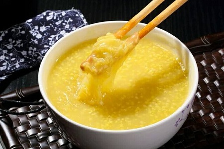 女性肤色暗黄憔悴，小米粥就是养脾胃最好的方法