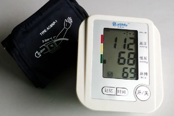 电子血压计不显示度数怎么回事 电子血压计为什么每次测的都不一样